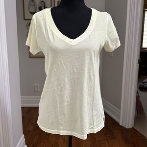 Patrick Assaraf size XS Light Yellow v-neck tee
